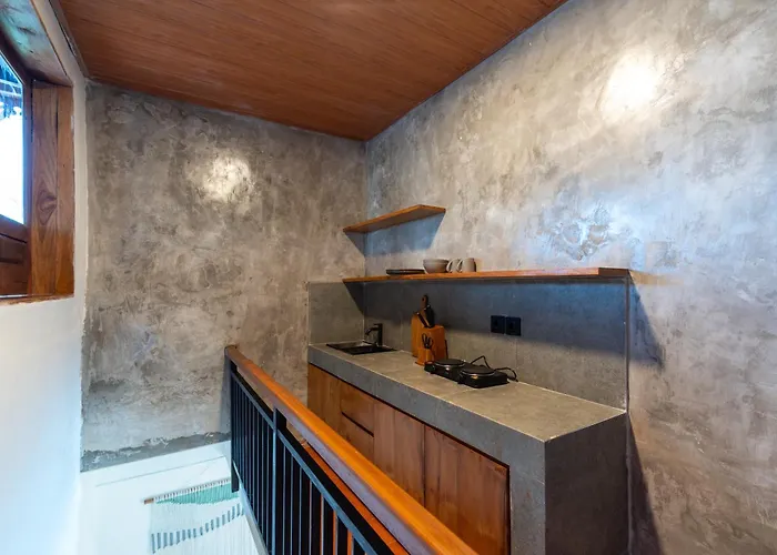 Erira House 2*