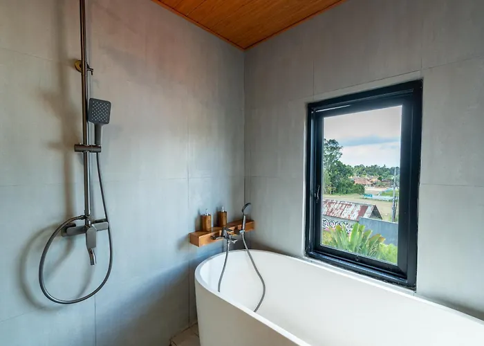Erira House 2*