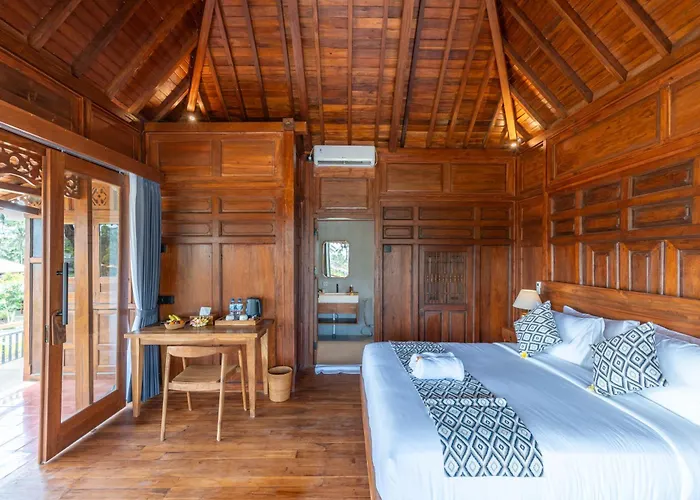 Erira House 2*